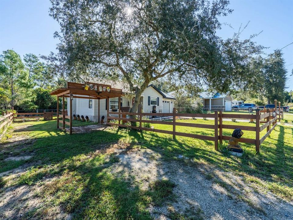 For Sale: $220,000 (2 beds, 2 baths, 1072 Square Feet)