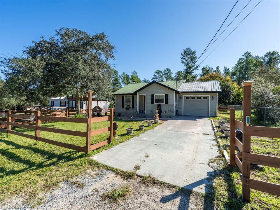 For Sale: $220,000 (2 beds, 2 baths, 1072 Square Feet)