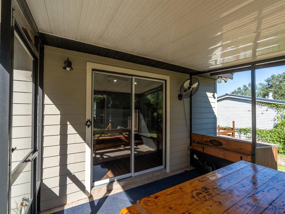 For Sale: $220,000 (2 beds, 2 baths, 1072 Square Feet)