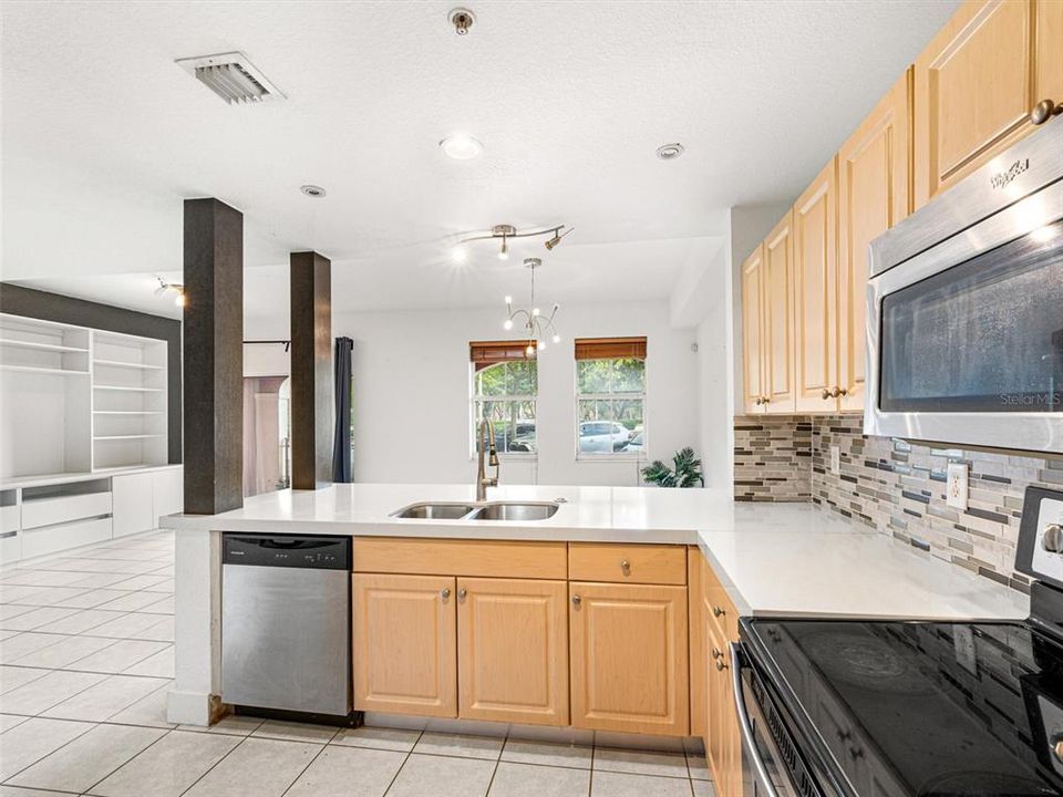 Active With Contract: $384,900 (3 beds, 2 baths, 1312 Square Feet)