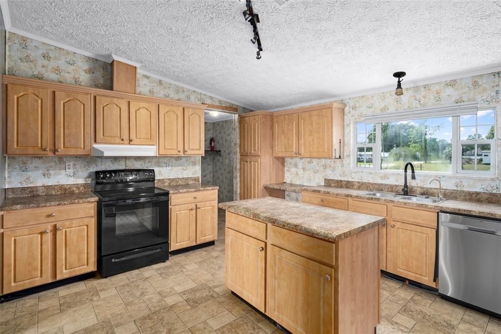 For Sale: $246,000 (4 beds, 2 baths, 1782 Square Feet)