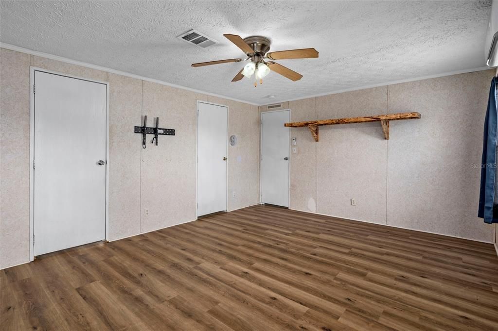 For Sale: $246,000 (4 beds, 2 baths, 1782 Square Feet)