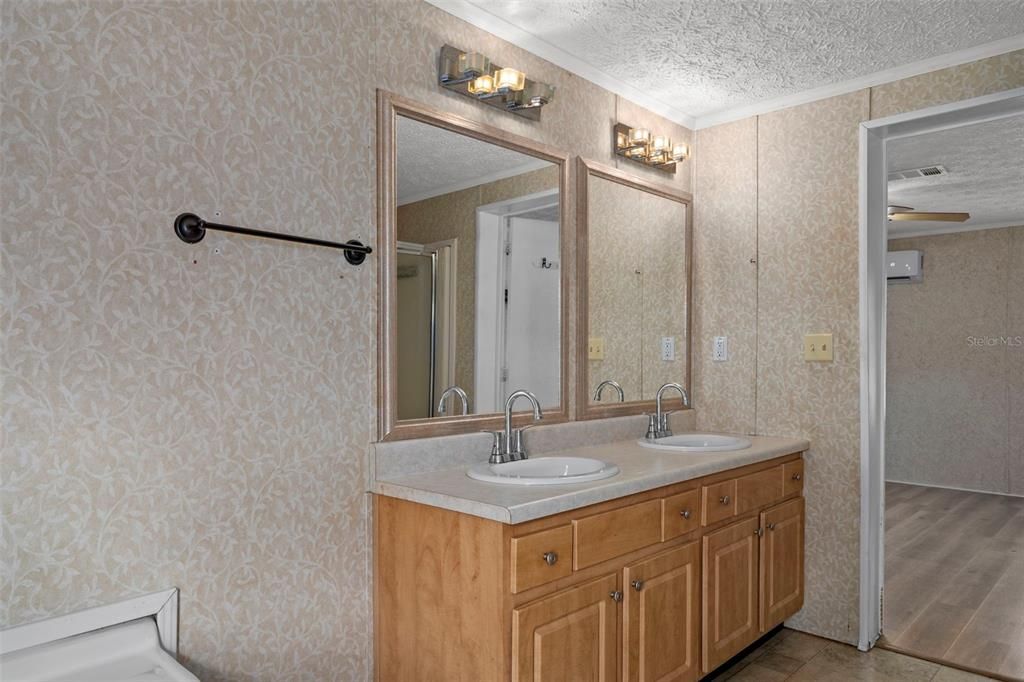 For Sale: $246,000 (4 beds, 2 baths, 1782 Square Feet)