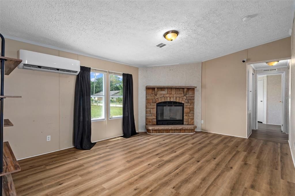 For Sale: $246,000 (4 beds, 2 baths, 1782 Square Feet)