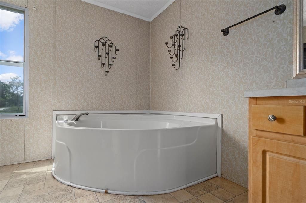 For Sale: $246,000 (4 beds, 2 baths, 1782 Square Feet)