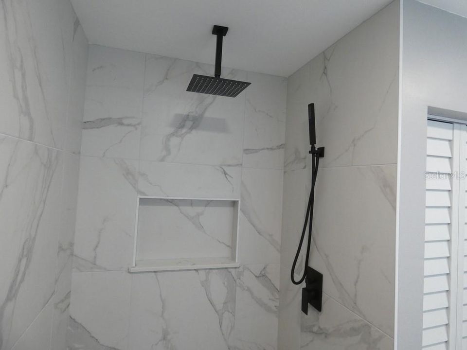 Под контрактом: $235,000 (2 спален, 2 ванн, 1000 Квадратных фут)