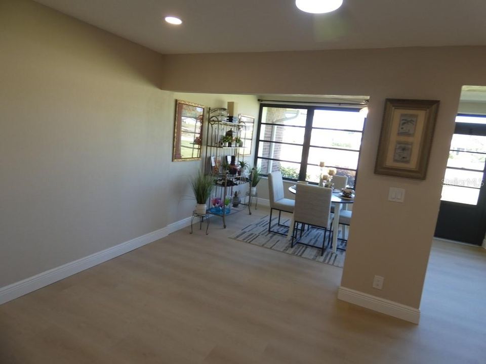 Под контрактом: $235,000 (2 спален, 2 ванн, 1000 Квадратных фут)