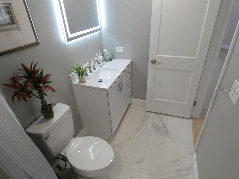 Под контрактом: $235,000 (2 спален, 2 ванн, 1000 Квадратных фут)