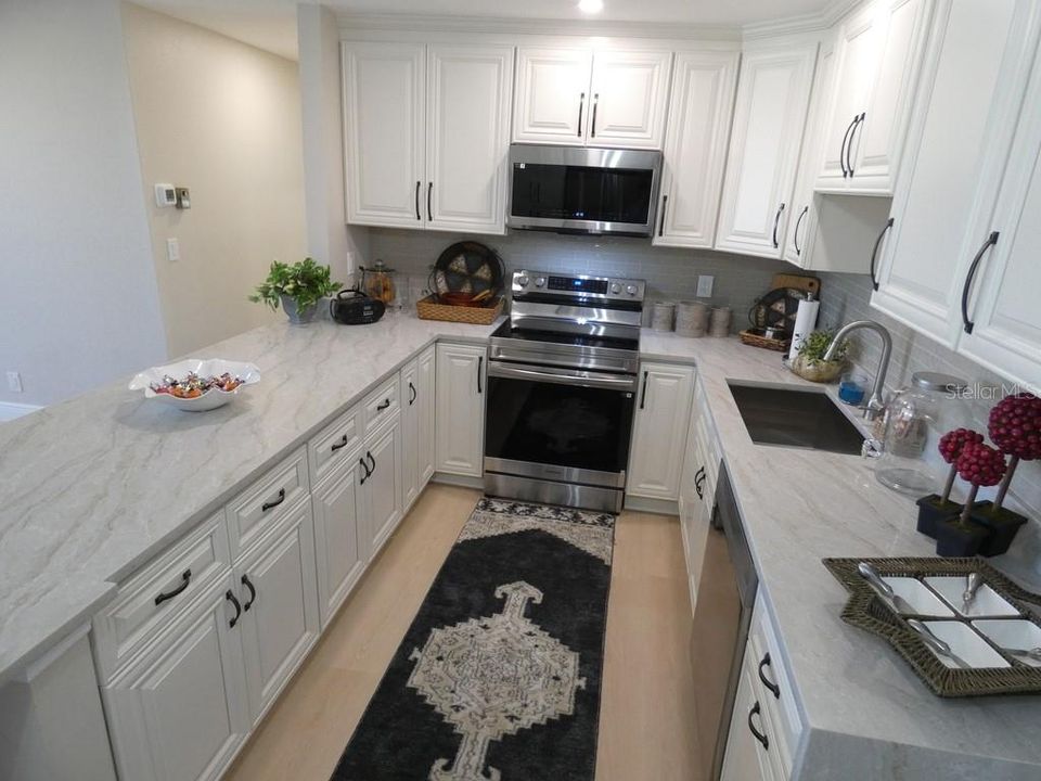 Под контрактом: $235,000 (2 спален, 2 ванн, 1000 Квадратных фут)