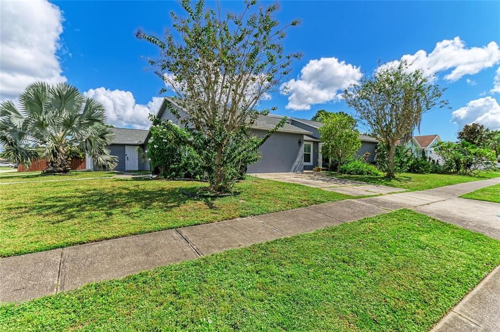 Active With Contract: $549,000 (3 beds, 2 baths, 2111 Square Feet)