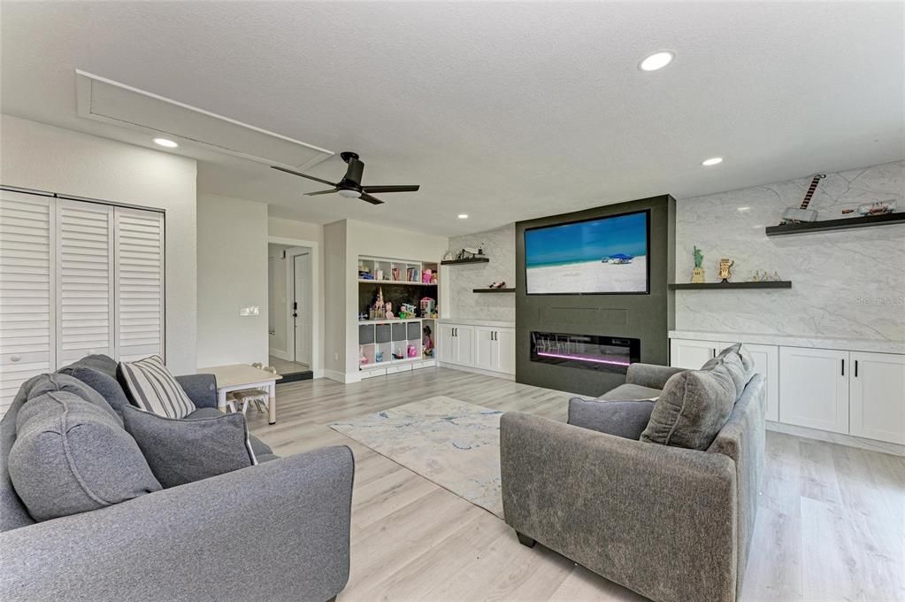 Active With Contract: $549,000 (3 beds, 2 baths, 2111 Square Feet)