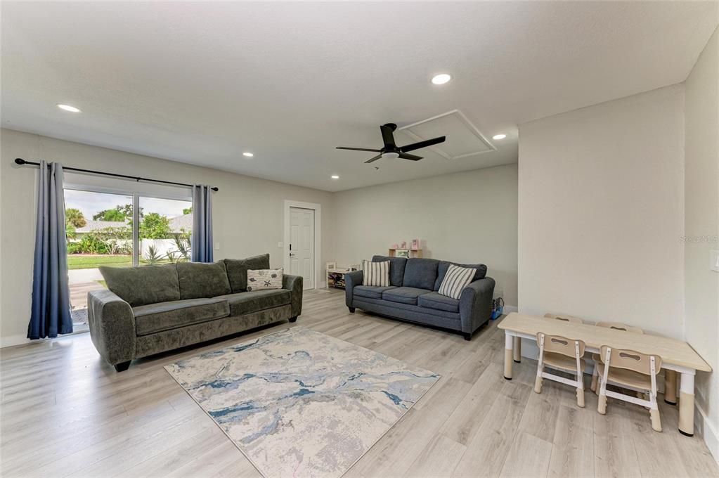 Active With Contract: $549,000 (3 beds, 2 baths, 2111 Square Feet)