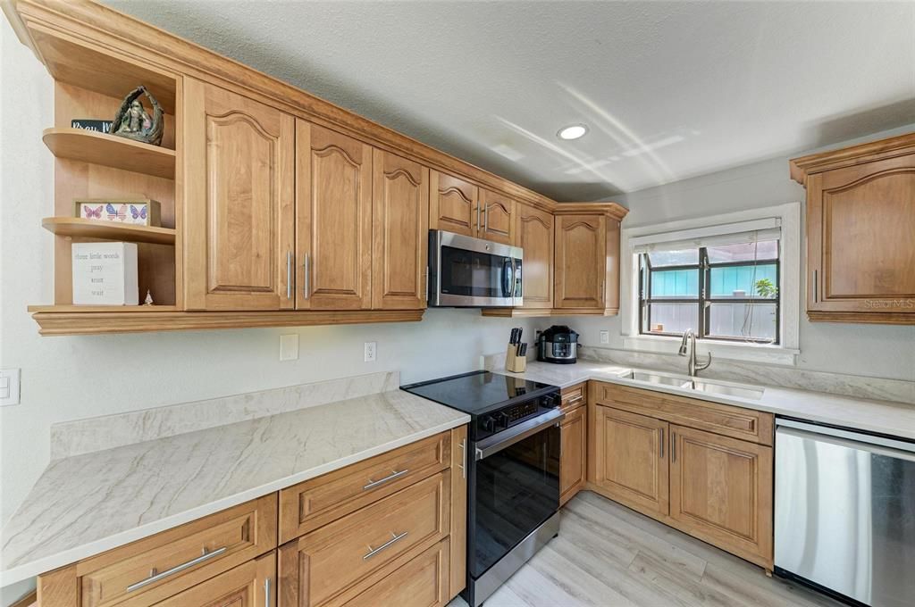 Active With Contract: $549,000 (3 beds, 2 baths, 2111 Square Feet)