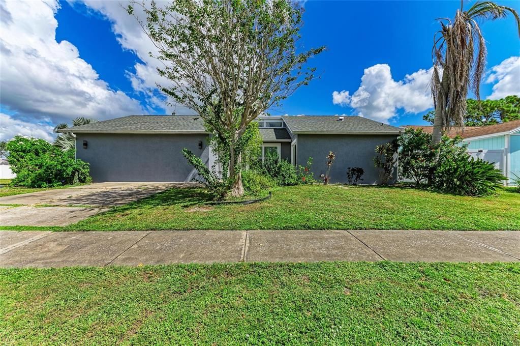 Active With Contract: $549,000 (3 beds, 2 baths, 2111 Square Feet)