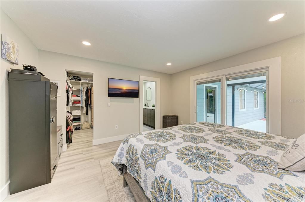 Active With Contract: $549,000 (3 beds, 2 baths, 2111 Square Feet)