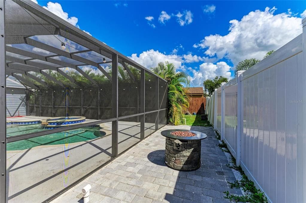 Active With Contract: $549,000 (3 beds, 2 baths, 2111 Square Feet)