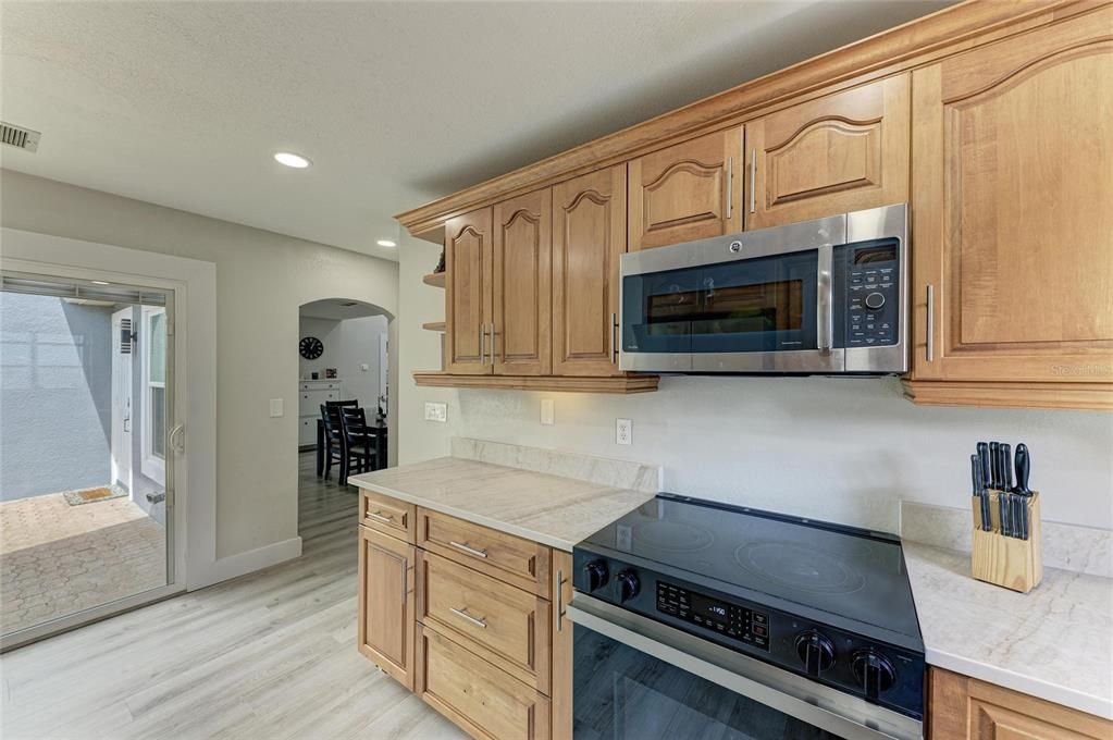 Active With Contract: $549,000 (3 beds, 2 baths, 2111 Square Feet)