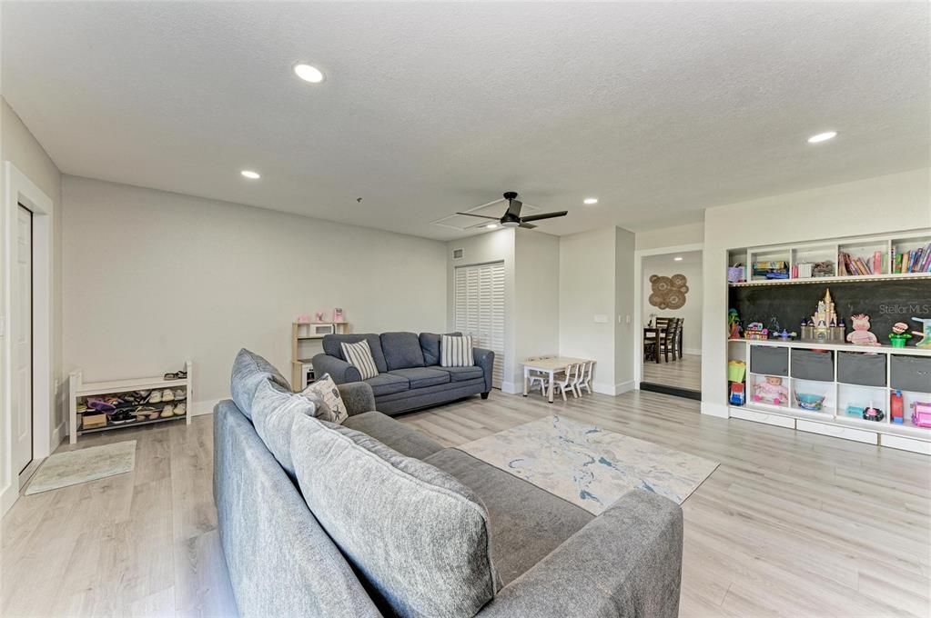Active With Contract: $549,000 (3 beds, 2 baths, 2111 Square Feet)