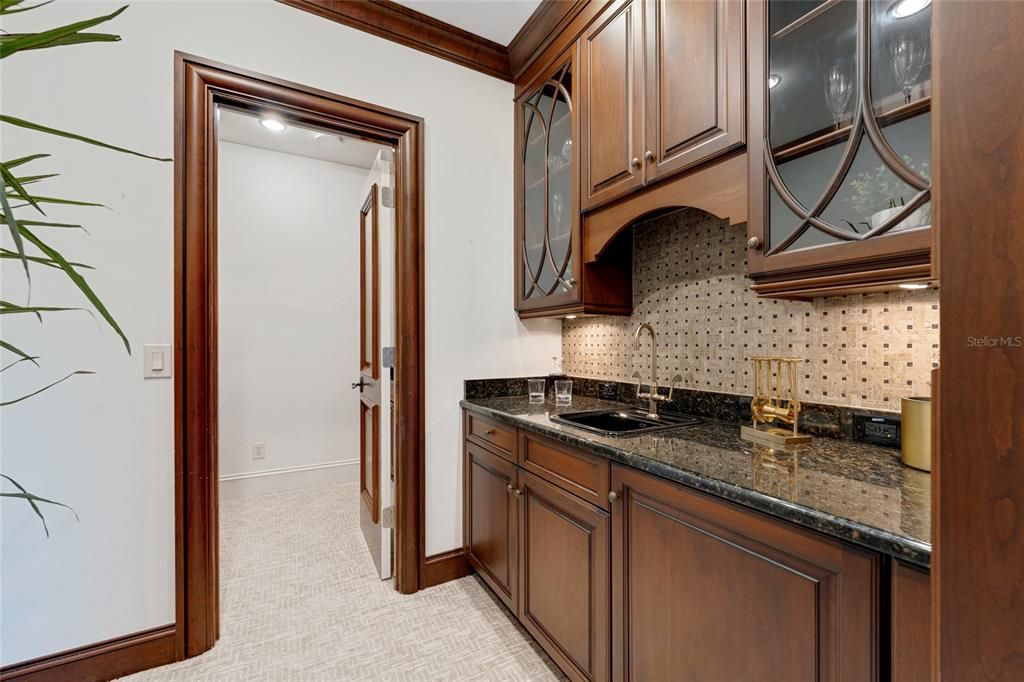 待售: $3,699,000 (4 贝兹, 5 浴室, 6138 平方英尺)