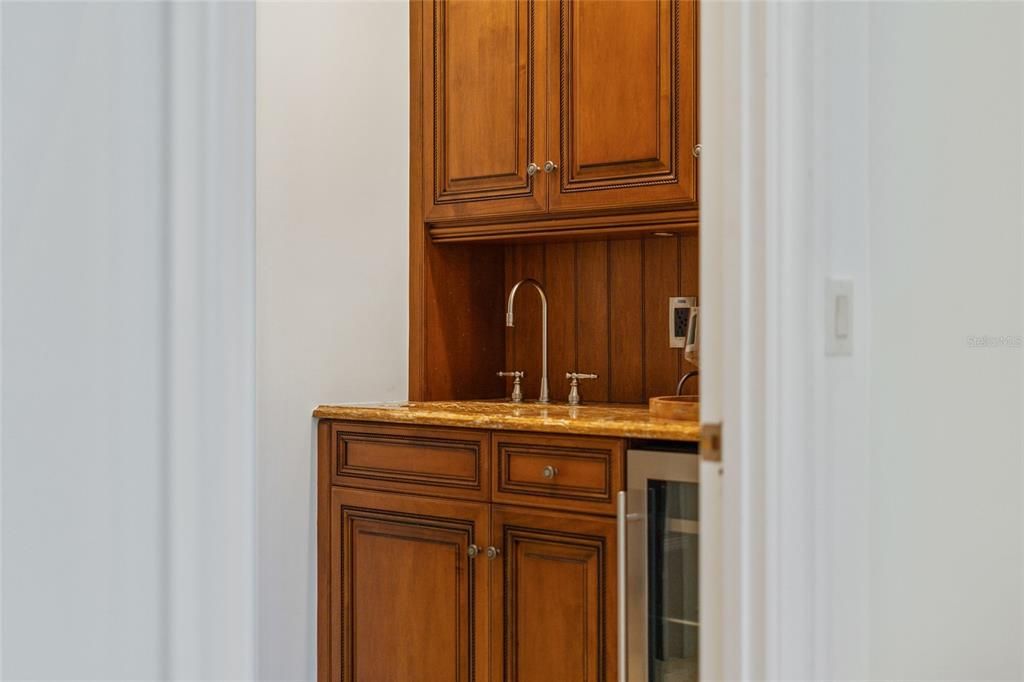 待售: $3,699,000 (4 贝兹, 5 浴室, 6138 平方英尺)