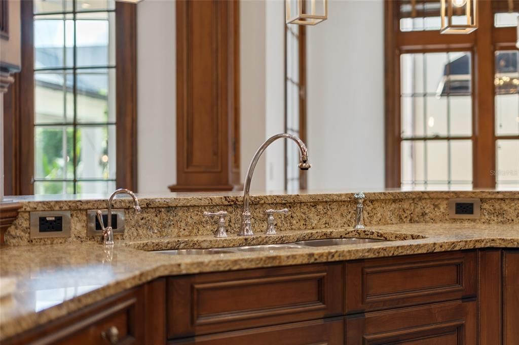 待售: $3,699,000 (4 贝兹, 5 浴室, 6138 平方英尺)