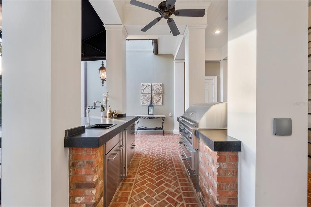 待售: $3,699,000 (4 贝兹, 5 浴室, 6138 平方英尺)