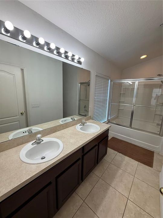 En Venta: $248,000 (2 camas, 2 baños, 1200 Pies cuadrados)