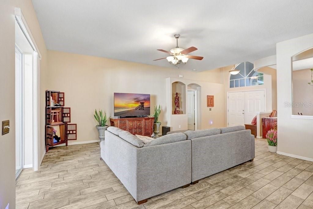 For Sale: $424,900 (3 beds, 2 baths, 2135 Square Feet)