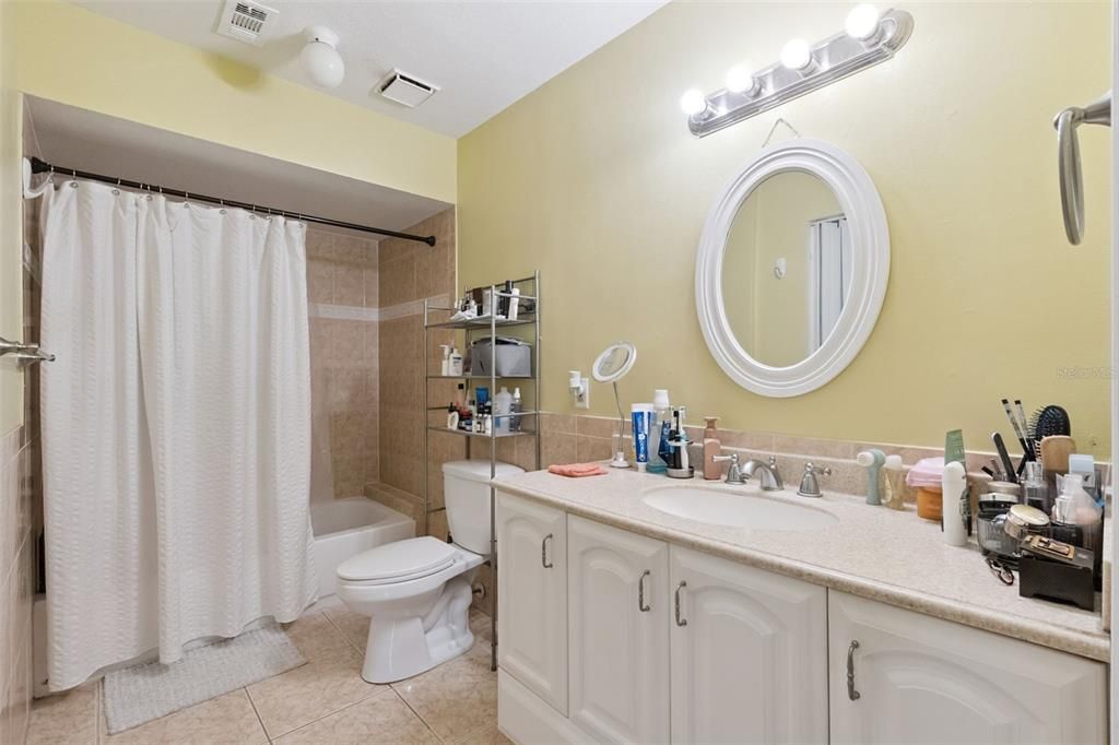 待售: $250,000 (2 贝兹, 2 浴室, 1019 平方英尺)