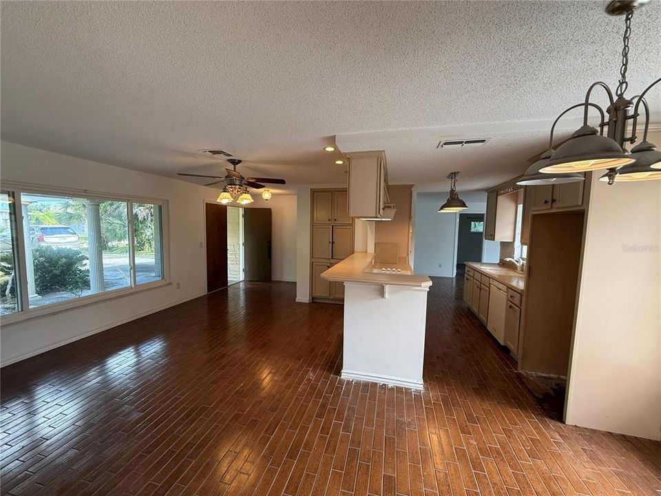 Activo con contrato: $445,000 (3 camas, 2 baños, 1397 Pies cuadrados)