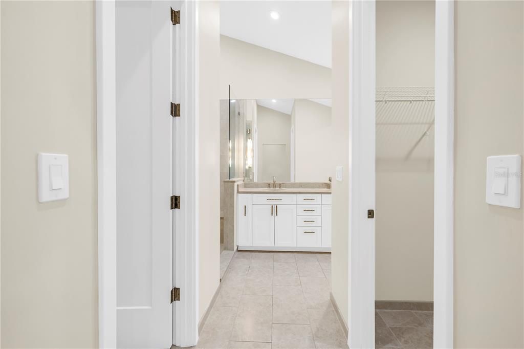 合同活跃: $749,000 (3 贝兹, 2 浴室, 1870 平方英尺)