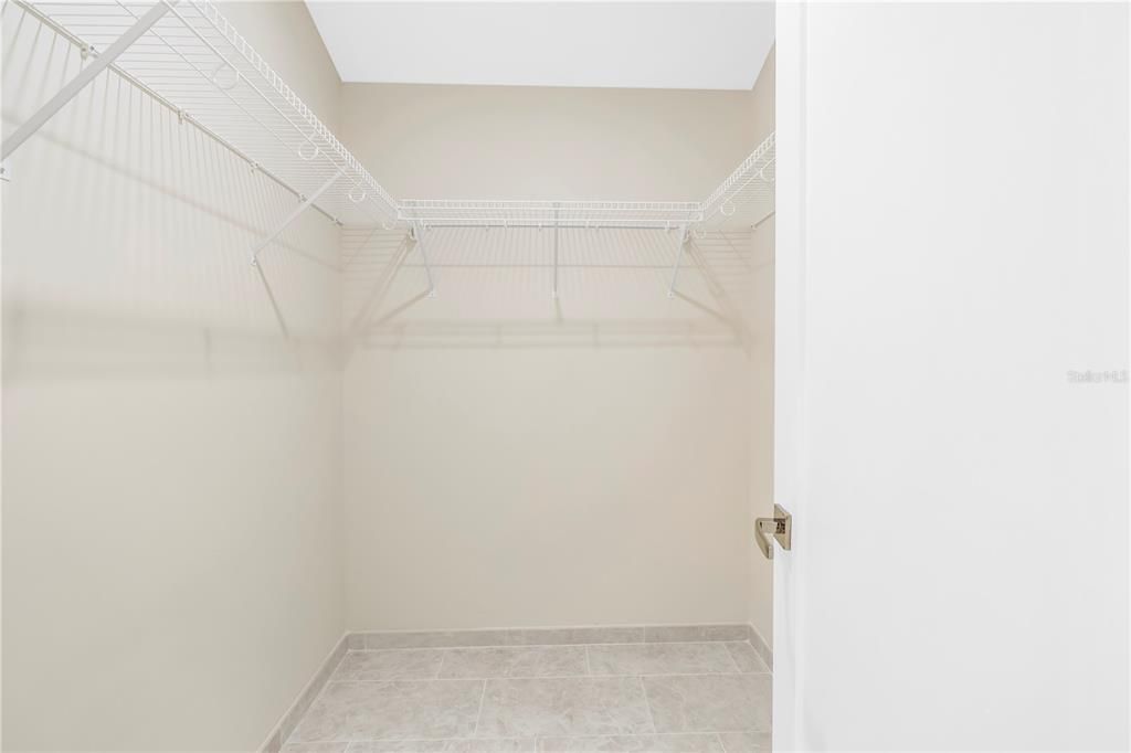 合同活跃: $749,000 (3 贝兹, 2 浴室, 1870 平方英尺)