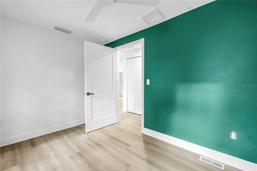 合同活跃: $749,000 (3 贝兹, 2 浴室, 1870 平方英尺)