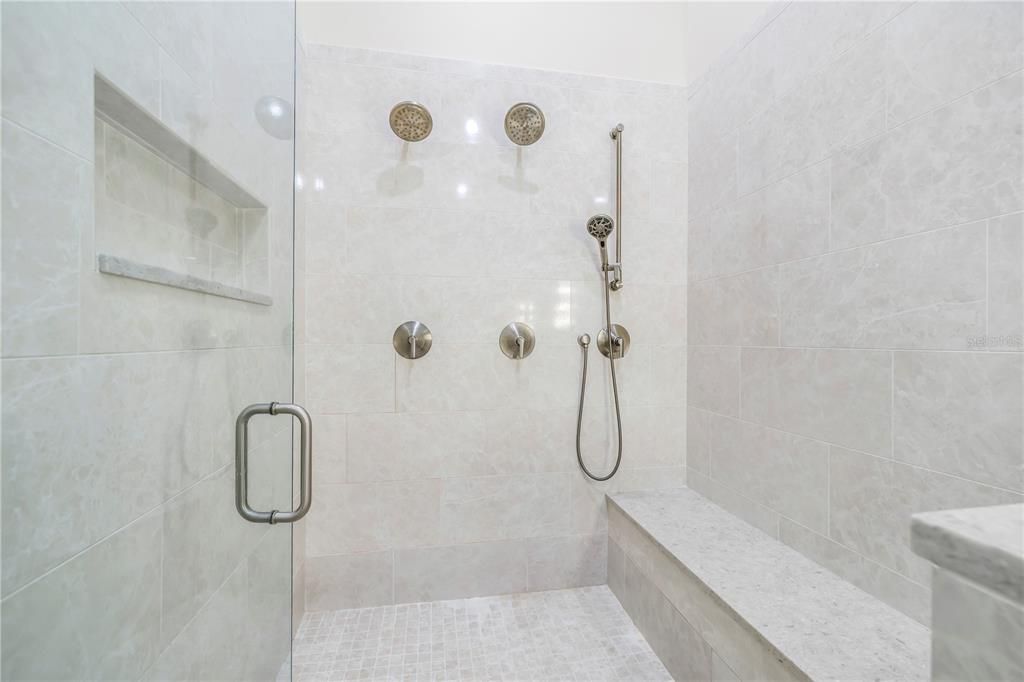 合同活跃: $749,000 (3 贝兹, 2 浴室, 1870 平方英尺)