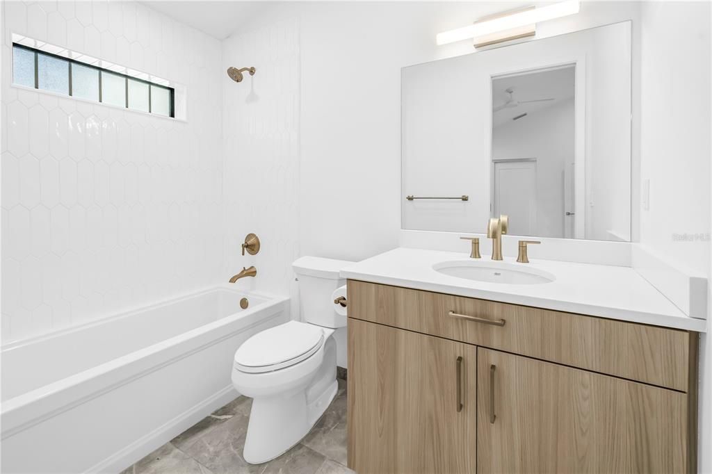 合同活跃: $749,000 (3 贝兹, 2 浴室, 1870 平方英尺)