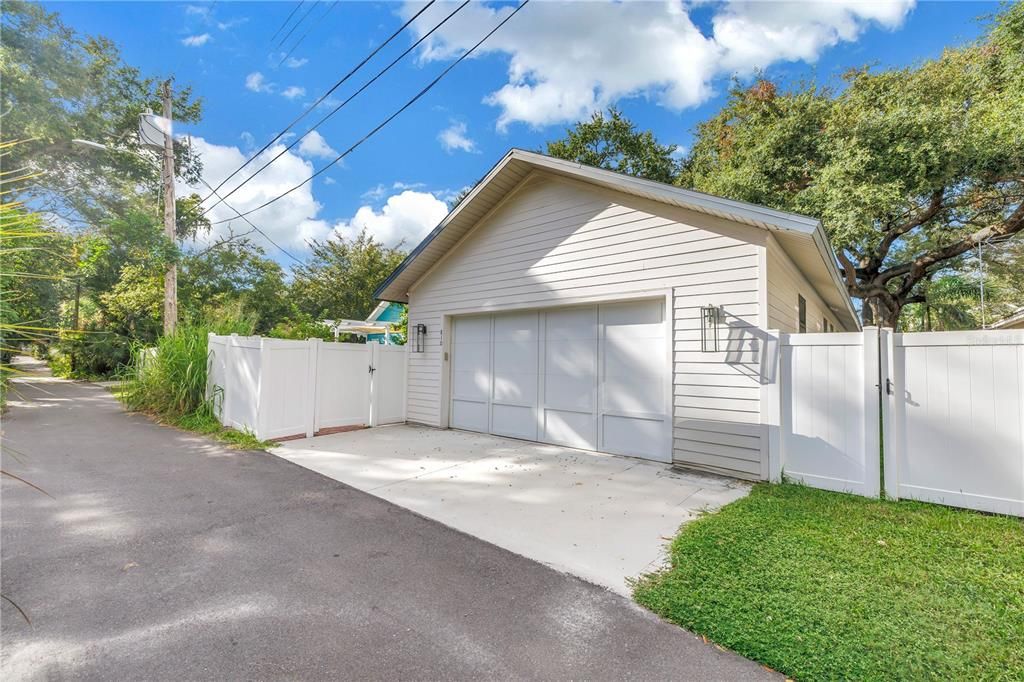 合同活跃: $749,000 (3 贝兹, 2 浴室, 1870 平方英尺)