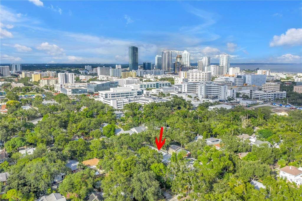 合同活跃: $749,000 (3 贝兹, 2 浴室, 1870 平方英尺)