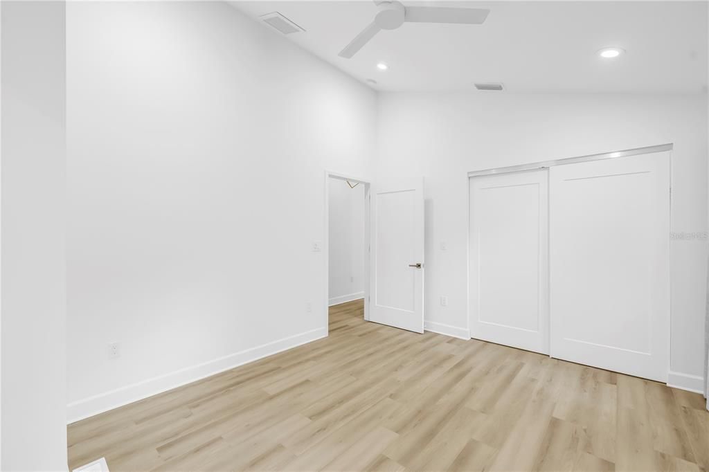 合同活跃: $749,000 (3 贝兹, 2 浴室, 1870 平方英尺)