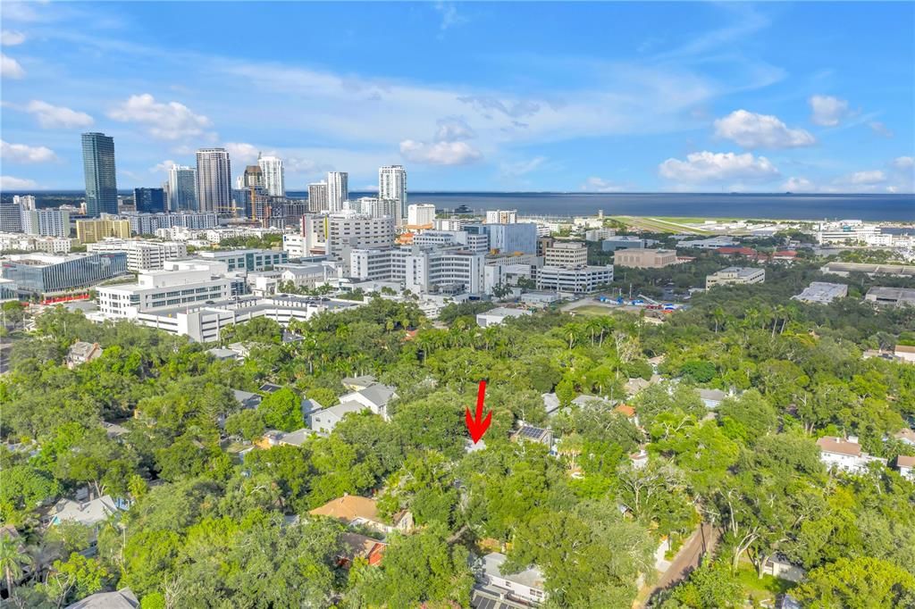 合同活跃: $749,000 (3 贝兹, 2 浴室, 1870 平方英尺)