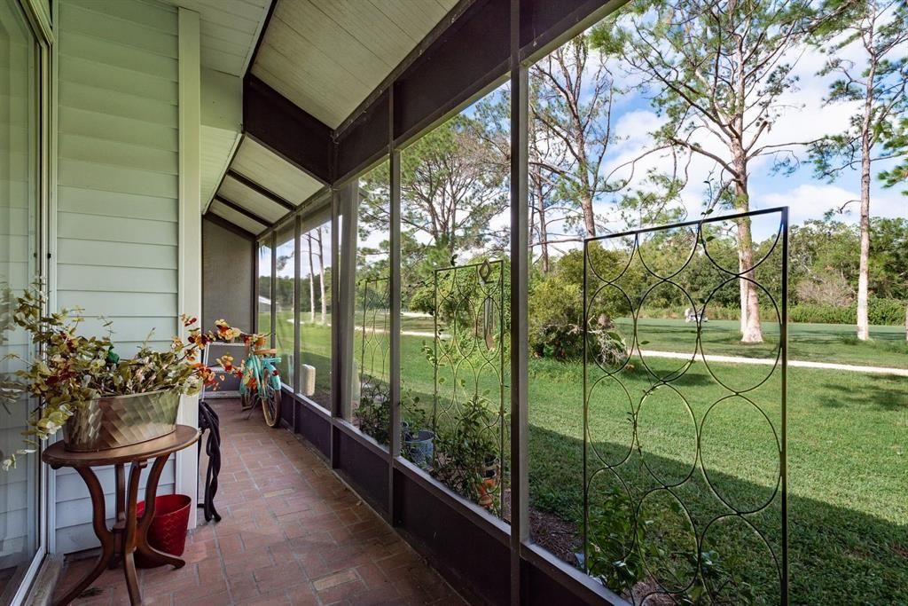 合同活跃: $299,000 (2 贝兹, 2 浴室, 1234 平方英尺)