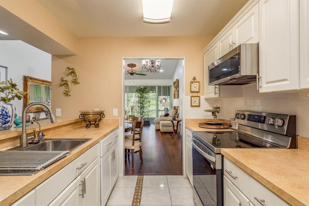 合同活跃: $299,000 (2 贝兹, 2 浴室, 1234 平方英尺)