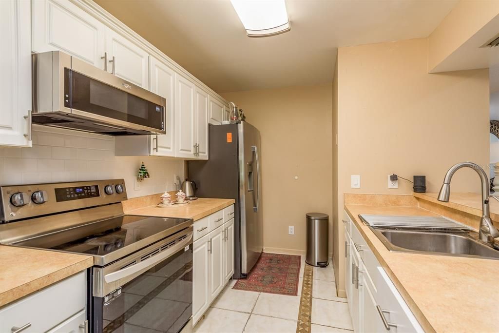 合同活跃: $299,000 (2 贝兹, 2 浴室, 1234 平方英尺)