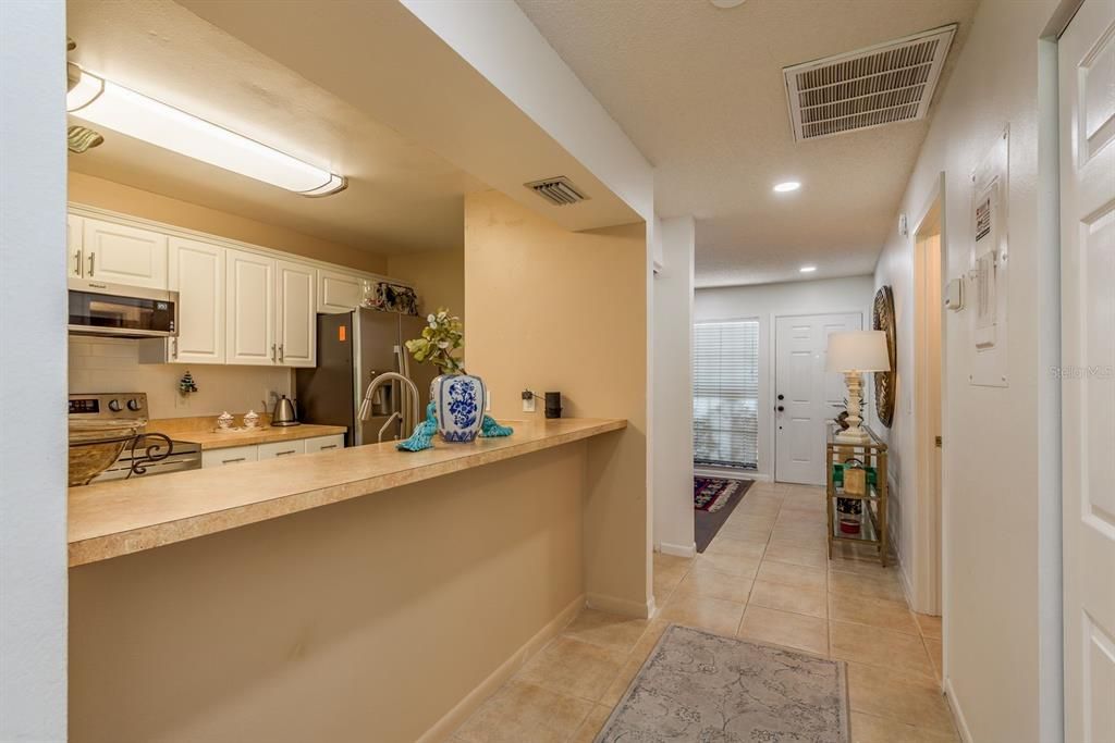 合同活跃: $299,000 (2 贝兹, 2 浴室, 1234 平方英尺)