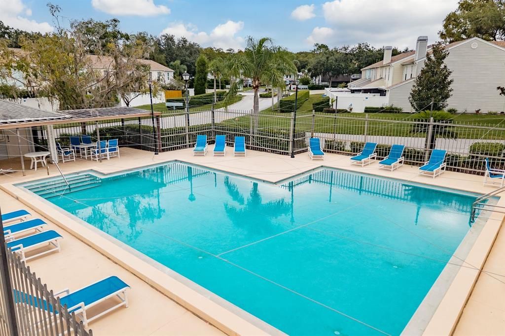 合同活跃: $299,000 (2 贝兹, 2 浴室, 1234 平方英尺)