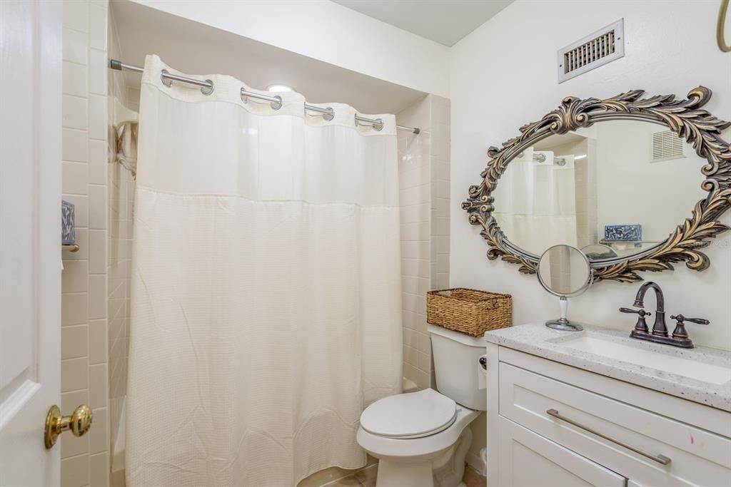 合同活跃: $299,000 (2 贝兹, 2 浴室, 1234 平方英尺)