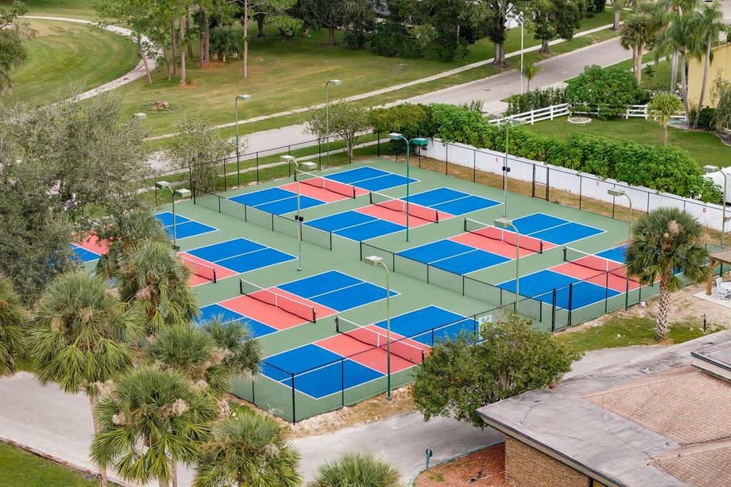 合同活跃: $299,000 (2 贝兹, 2 浴室, 1234 平方英尺)