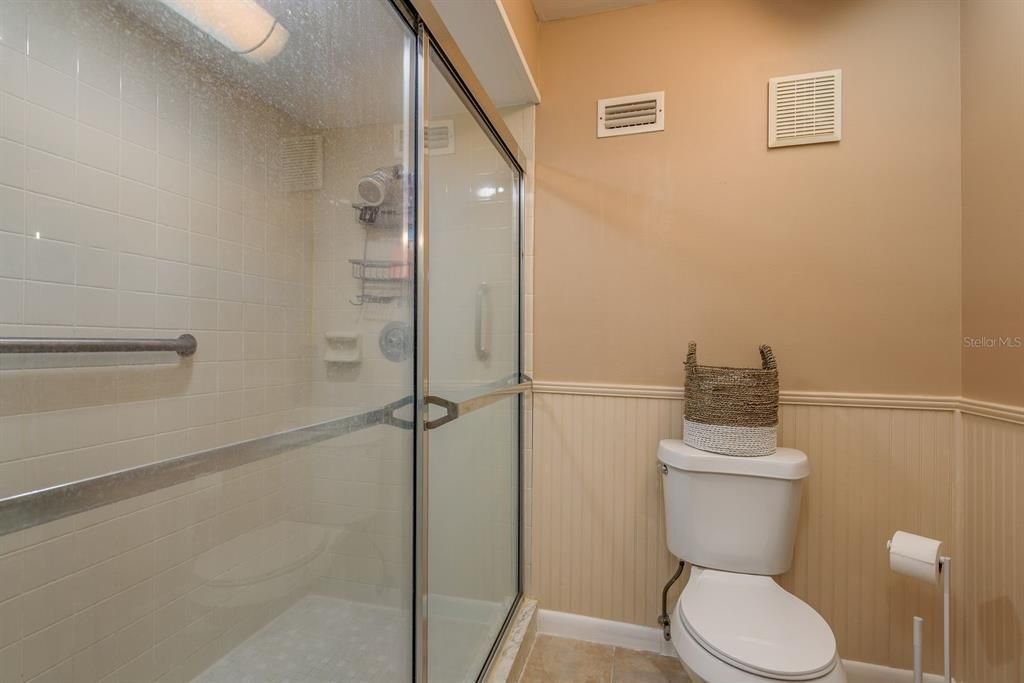 合同活跃: $299,000 (2 贝兹, 2 浴室, 1234 平方英尺)