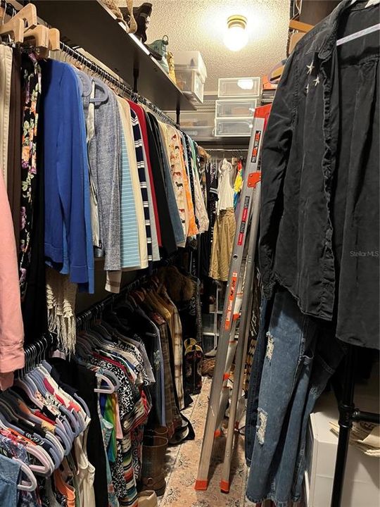 For Sale: $450,000 (2 beds, 2 baths, 2032 Square Feet)