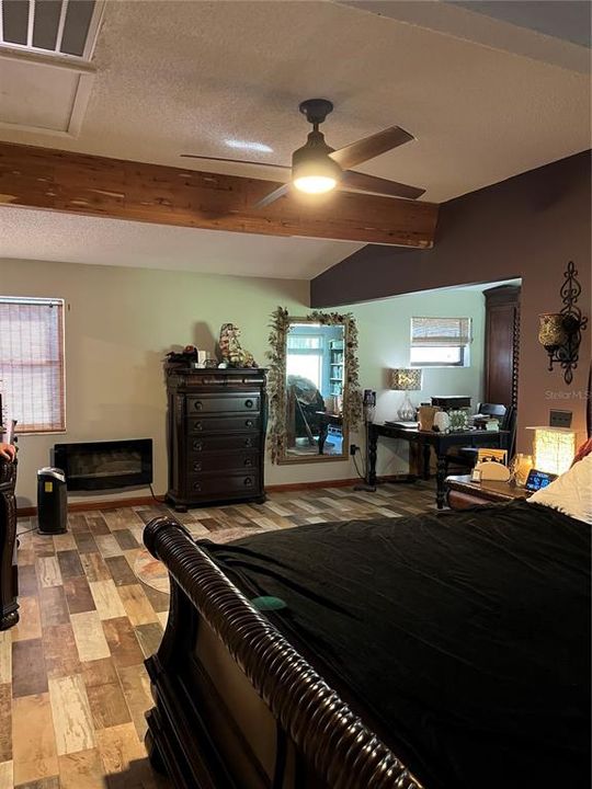 For Sale: $450,000 (2 beds, 2 baths, 2032 Square Feet)