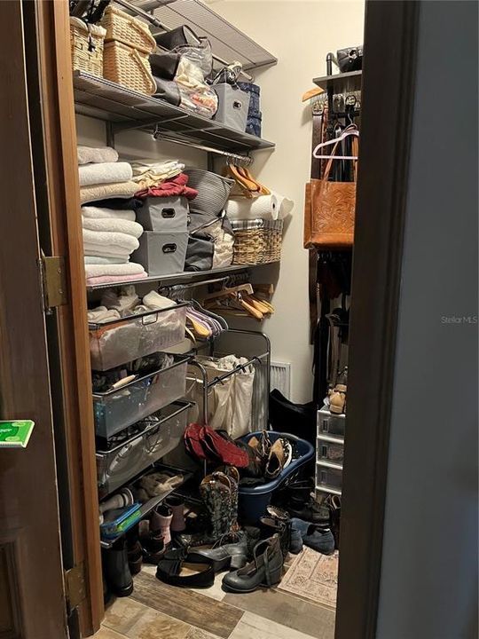 For Sale: $450,000 (2 beds, 2 baths, 2032 Square Feet)